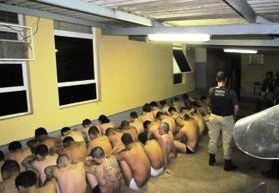 46 presos se rebelam e destroem parte da cadeia pública de Cianorte